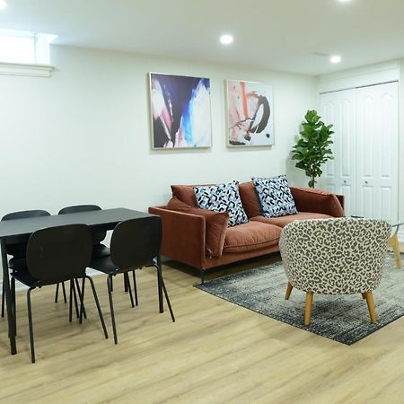 Spacious 2-Bed-Room Near Yonge & Major Mackenzie Richmond Hill Εξωτερικό φωτογραφία