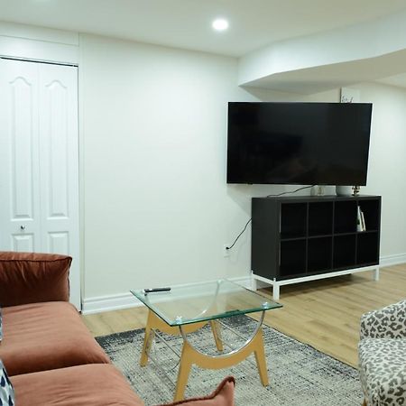 Spacious 2-Bed-Room Near Yonge & Major Mackenzie Richmond Hill Εξωτερικό φωτογραφία