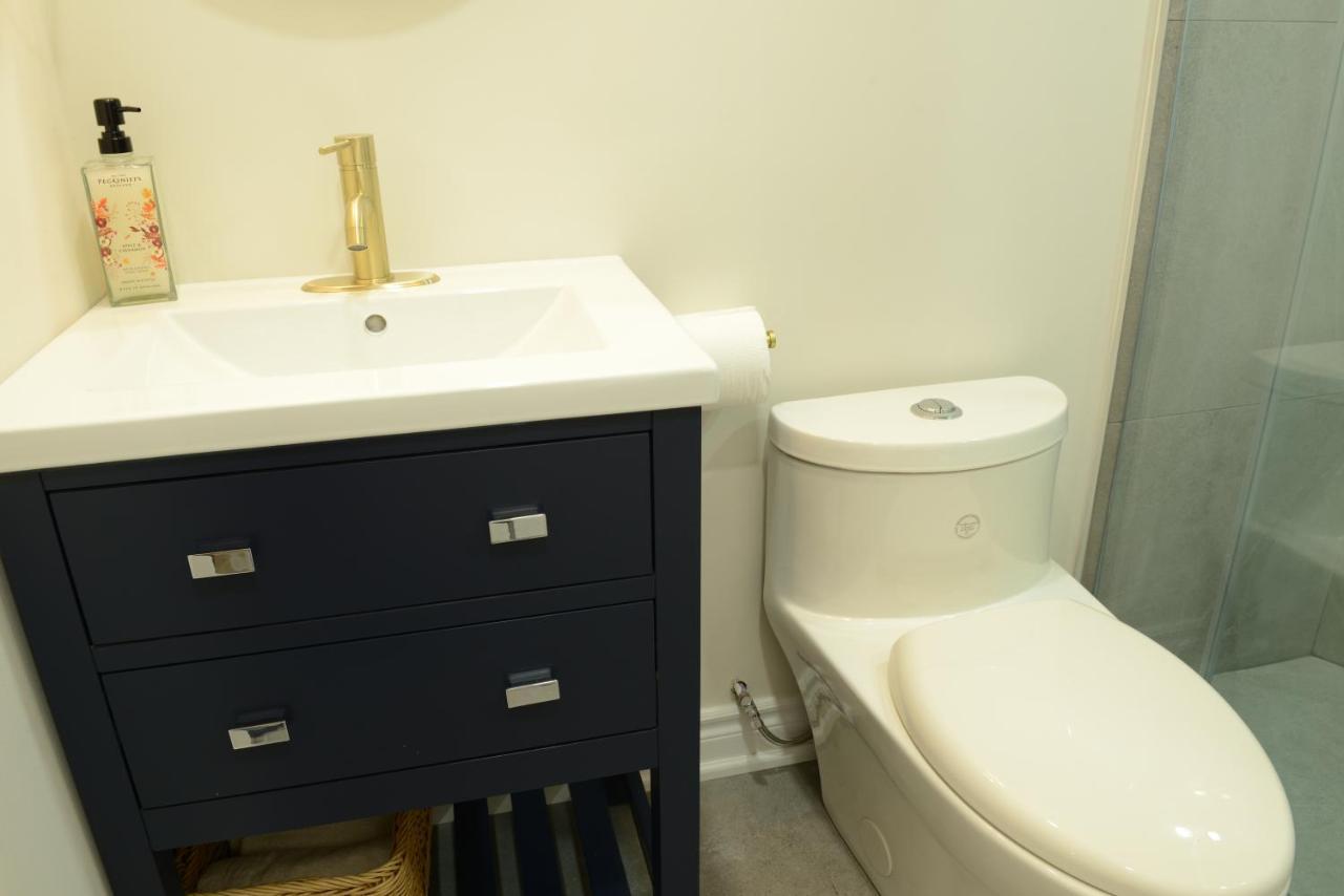 Spacious 2-Bed-Room Near Yonge & Major Mackenzie Richmond Hill Εξωτερικό φωτογραφία