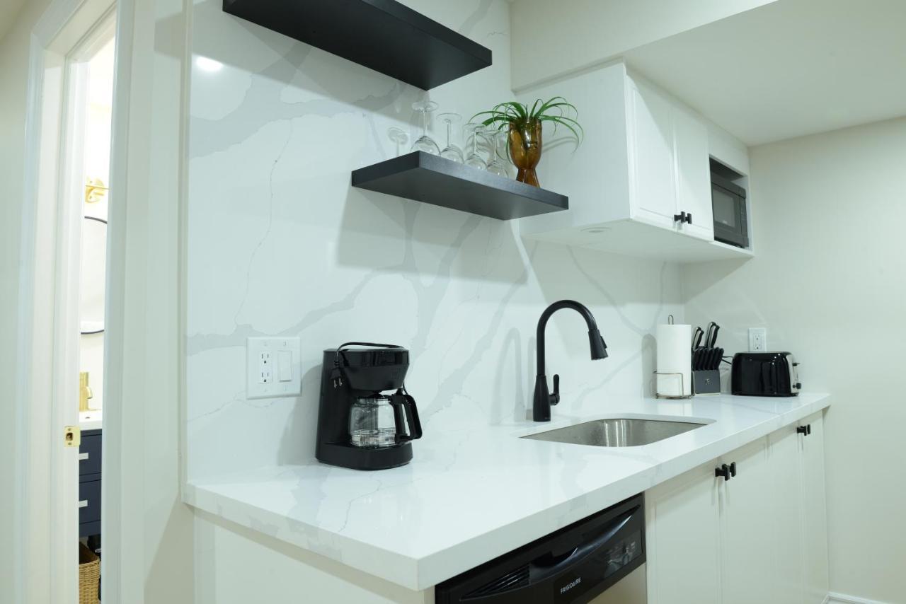 Spacious 2-Bed-Room Near Yonge & Major Mackenzie Richmond Hill Εξωτερικό φωτογραφία