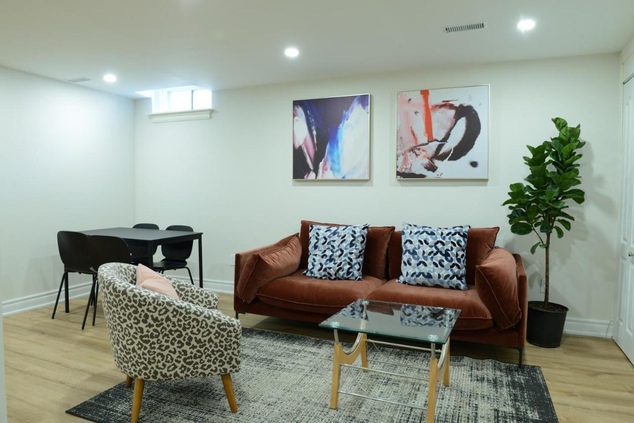 Spacious 2-Bed-Room Near Yonge & Major Mackenzie Richmond Hill Εξωτερικό φωτογραφία