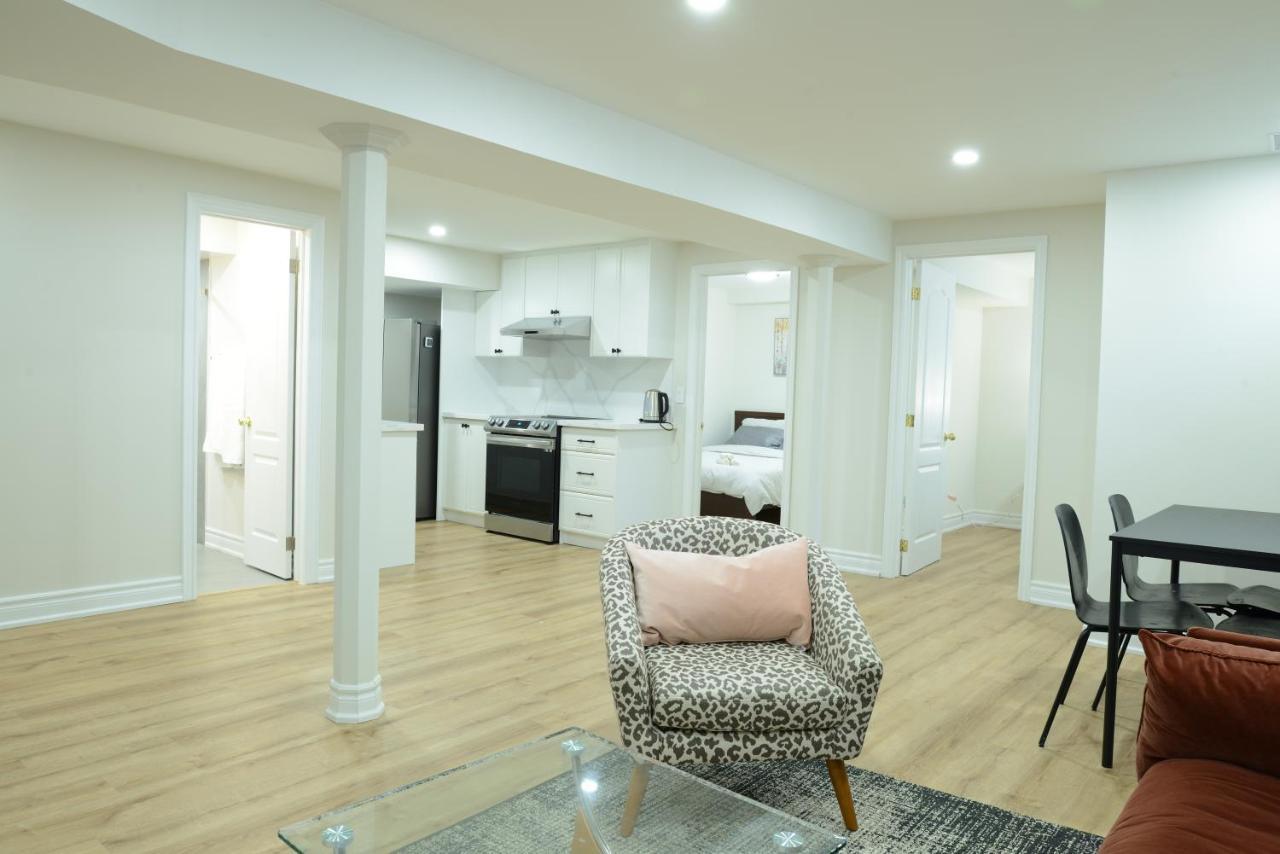 Spacious 2-Bed-Room Near Yonge & Major Mackenzie Richmond Hill Εξωτερικό φωτογραφία