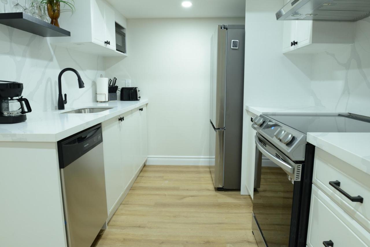 Spacious 2-Bed-Room Near Yonge & Major Mackenzie Richmond Hill Εξωτερικό φωτογραφία
