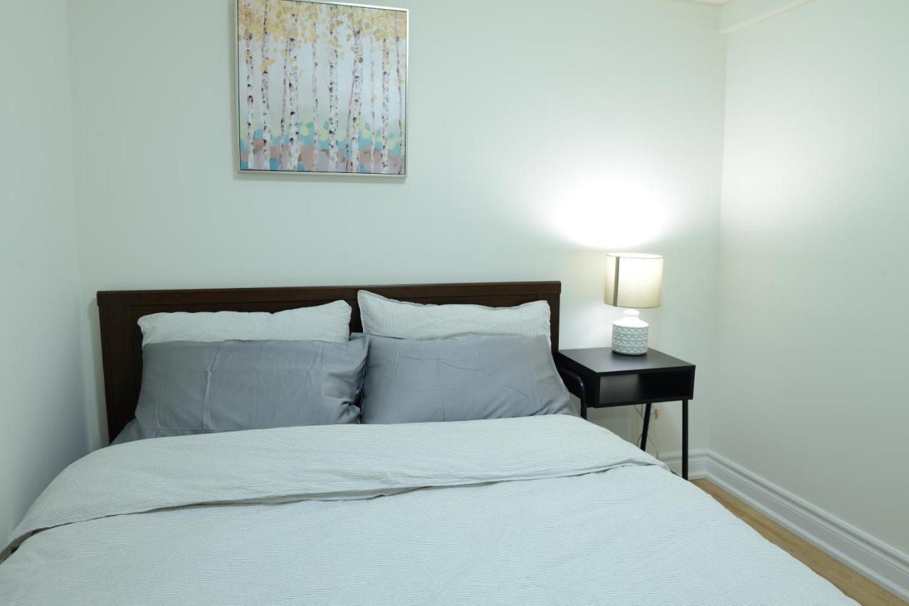 Spacious 2-Bed-Room Near Yonge & Major Mackenzie Richmond Hill Εξωτερικό φωτογραφία