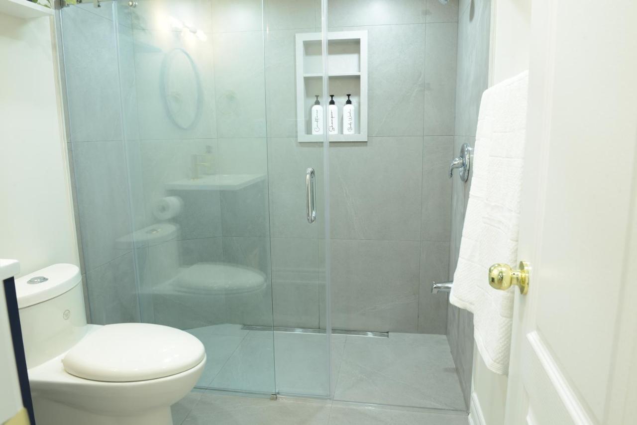 Spacious 2-Bed-Room Near Yonge & Major Mackenzie Richmond Hill Εξωτερικό φωτογραφία