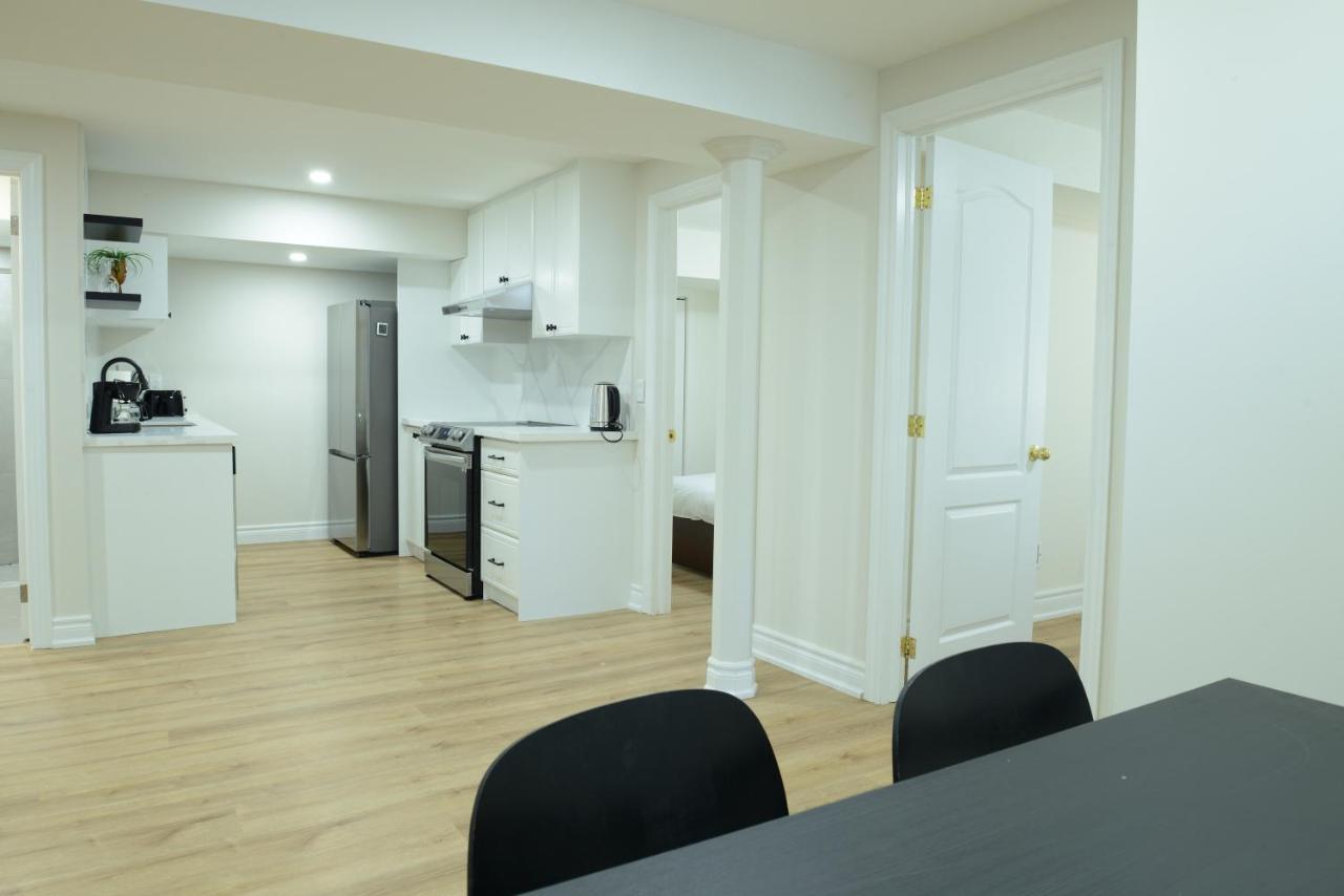 Spacious 2-Bed-Room Near Yonge & Major Mackenzie Richmond Hill Εξωτερικό φωτογραφία