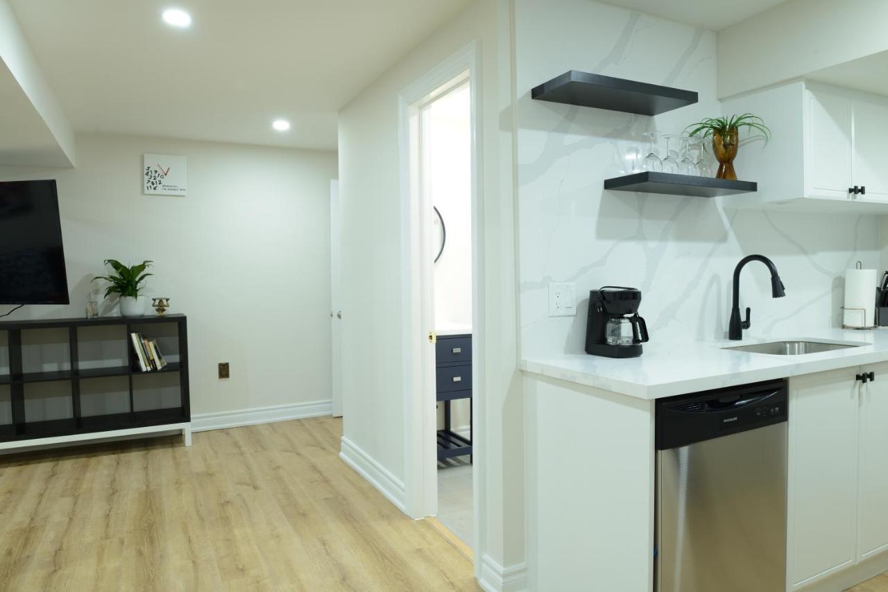 Spacious 2-Bed-Room Near Yonge & Major Mackenzie Richmond Hill Εξωτερικό φωτογραφία