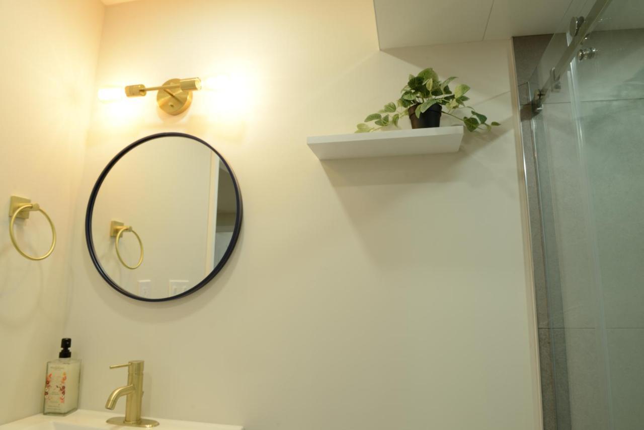 Spacious 2-Bed-Room Near Yonge & Major Mackenzie Richmond Hill Εξωτερικό φωτογραφία