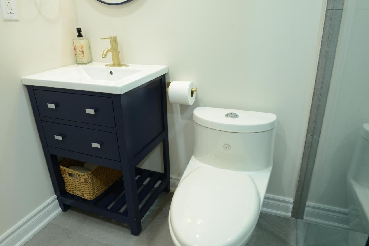 Spacious 2-Bed-Room Near Yonge & Major Mackenzie Richmond Hill Εξωτερικό φωτογραφία